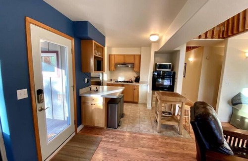 Talkeetna House | Quiet, Elegant & Cozy - 4 Miles from Downtown