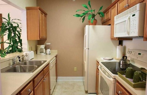 Lackey Resort | Quiet end home. Walk to Water Country, minutes to Busch Gardens, Pools & golf.