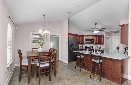 Florida Panhandle House | Quiet Getaway-4 Bed/Pet Friendly/Close to Beaches