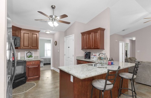 Florida Panhandle House | Quiet Getaway-4 Bed/Pet Friendly/Close to Beaches