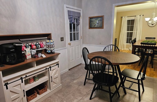 Middleburg House | Quiet Getaway on a Christmas Tree Farm w/Beautiful Views & a Hot Tub