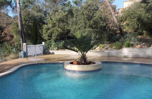 Entrecasteaux House | Quiet ground floor, garden and private pool close to tourist activities
