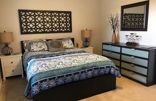 Bonsall House | Quiet Guest Home nr 4654 With Beautiful Views +Heated Pool and jacuzzi!