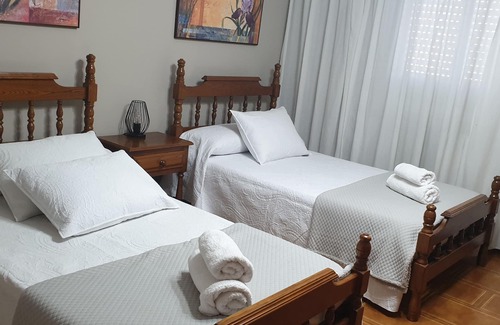 Boiro House | Quiet holiday home for up to 10 people, with garden, near the beach