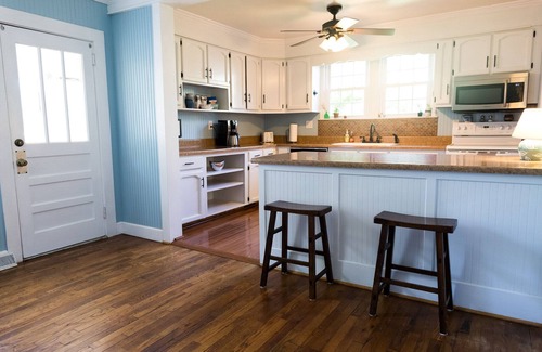 Greenville - Spartanburg House | Quiet home on the Swamp Rabbit Trail, between Furman and downtown Travelers Rest