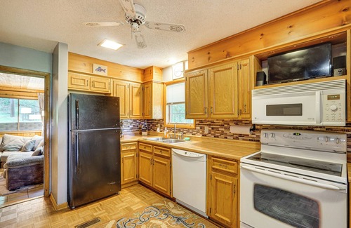 Camdenton Cabin | Quiet Lake of the Ozarks Cabin w/Dock + Gazebo!