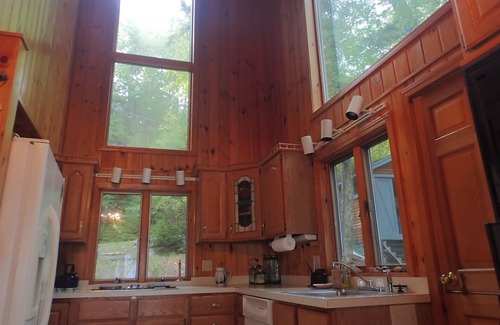 Mount Desert House | Quiet Lakefront Cottage near Acadia National Park