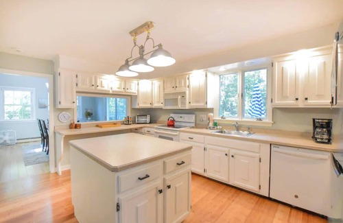 Eastham House | Quiet Location Near Oceanside Beaches!