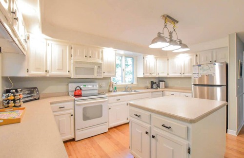 Eastham House | Quiet Location Near Oceanside Beaches!