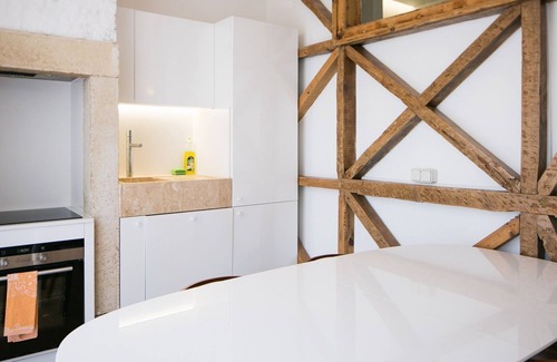 Santa Engracia Apartment | Quiet & Modern Apartment w/Garden by LovelyStay