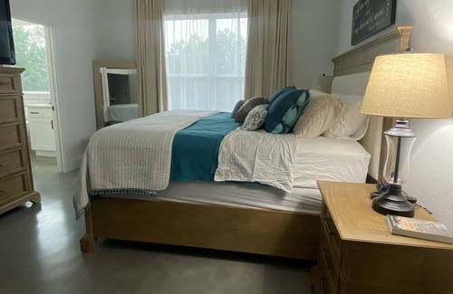 Bergheim House | Quiet modern farmhouse, heart Texas Hill Country, min from the Guadalupe River..