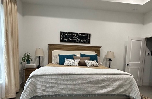 Bergheim House | Quiet modern farmhouse, heart Texas Hill Country, min from the Guadalupe River..