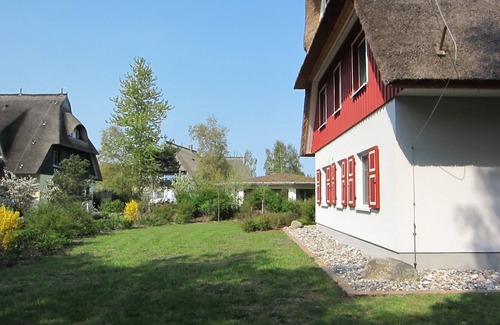 Wieck auf dem Darss Apartment | Quiet, modern furnished apartment with balcony in thatched roof house