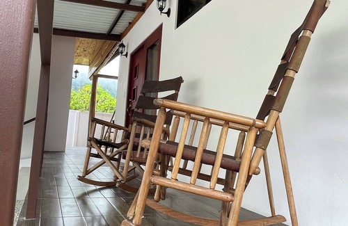 Baru House | Quiet Mountain Home, 20-minute drive to Playa Dominical