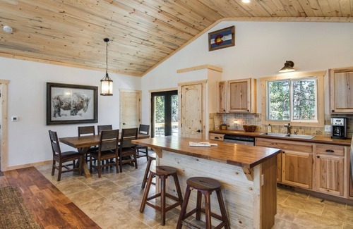 Fairplay Cabin | Quiet Mtn Cabin w/Deck < 5 Mi to Fairplay Beach!