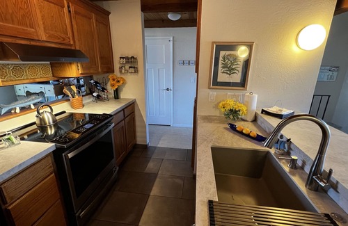 Seabright House | Quiet Neighborhood Townhouse, 4 Blocks To Seabright Beach, Santa Cruz Boardwalk