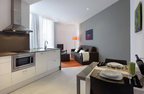 Les Corts Apartment | Quiet one-bedroom apartment and sofa bed