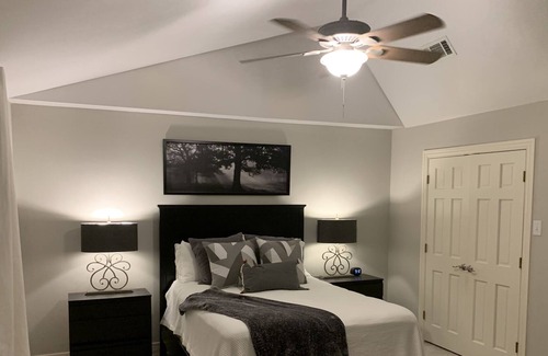 Mountainview House | Quiet peaceful 2600sf remodeled 3/2 with 3 living areas, trees and huge porch.