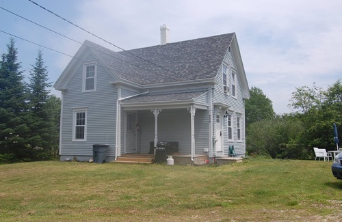 Waldoboro House | Quiet quaint cape house nestled between two coves