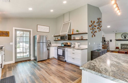 Redding House | Quiet Redding Getaway ~ 7 Mi to Downtown!