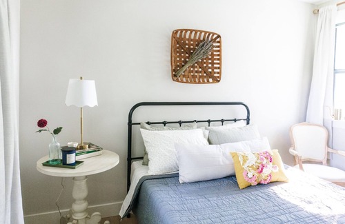 Sangamon County Other | Quiet Retreat - Guest House on Flower Farm - Sleeps 7