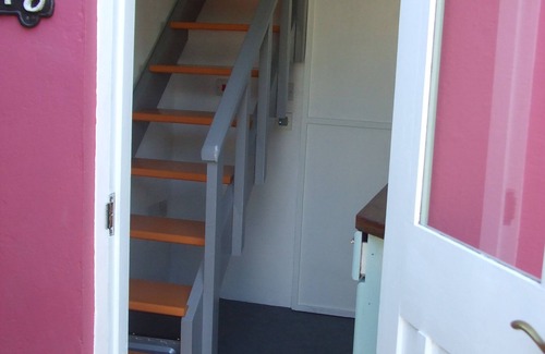 Mabe Ski Chalet | Quiet retreat in rural Cornish garden.