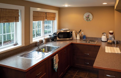 North Cowichan House | Quiet rural setting, close to mountain biking/hiking trails and downtown.