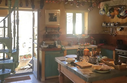 Lardiers House | QUIET SECURE LOCATION FOR 2, CENTRAL TO POPULAR DESTINATIONS.