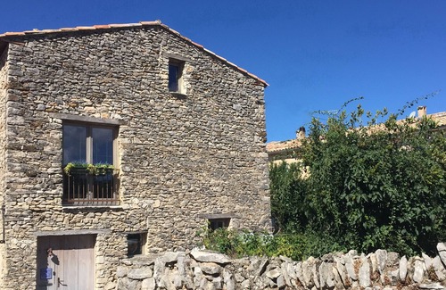 Lardiers House | QUIET SECURE LOCATION FOR 2, CENTRAL TO POPULAR DESTINATIONS.