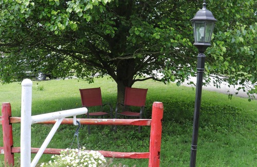 Merrittstown House | Quiet Space with Spacious Yard for Parking in Nice Community