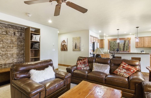 Steamboat Springs Condo | Quiet - Spacious- On Ski Bus Line - Community Hot Tubs - WD