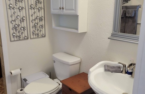 Chenoweth Apartment | Quiet Studio Guest house in a country setting minutes from town