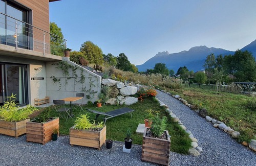Chaparon Apartment | Quiet studio with garden and mountain views - Lake Annecy