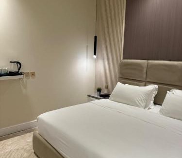 Jeddah Apartment | Quiet Studio with Smart Entry Roses