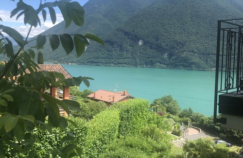 Cima House | Quiet sunny apartment with great panoramic terrace.