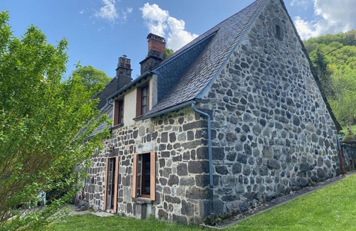 Le Falgoux Cottage | Quiet traditional Auvergne renovated house, lots of comfort, exceptional setting