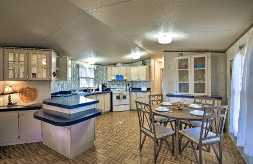 Utopia House | Quiet Utopia Cabin with Deck and Mountain Views!
