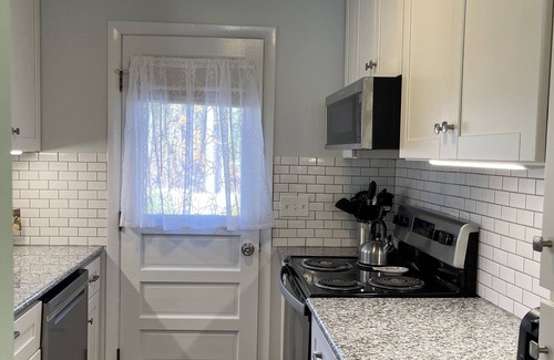 Ellsworth Apartment | quiet, walking distance to downtown Ellsworth,15 miles from Acadia National Park