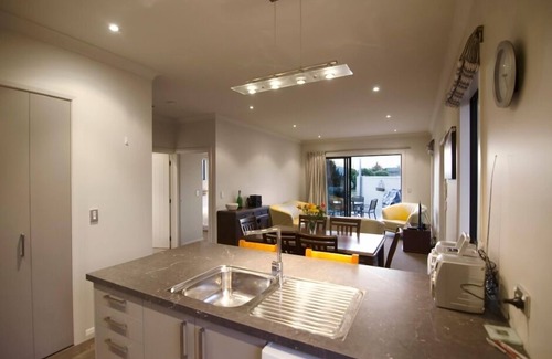 Wanaka Apartment | Quiet, warm, apartment