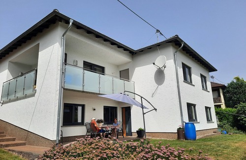Losheim am See Apartment | quietly located apartment, 3 km from barrier lake Losheim, pets are welcome
