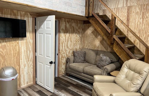 Wichita Falls Cottage | Quietly Nestled Mini Home