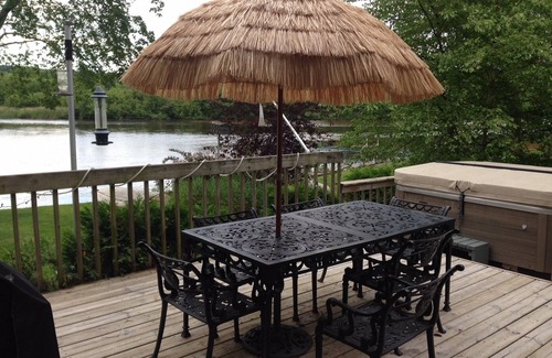 Poynette Cottage | Quietwater Cottage-On Water/Nature/Birds/Canoe/Hike/Relaxing/Hot Tub, Peaceful!
