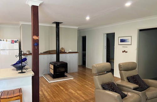 Quindalup House | Quindalup 4 x 2 house on Geo Bay Rd Duns. 1 min to beach. Mooring Wifi NO PETS