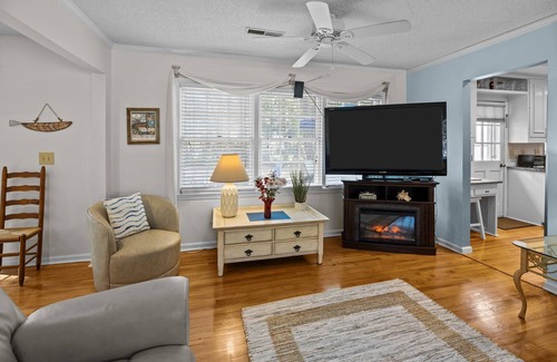 Isle of Palms House | Quintessential Family Beach Cottage/Easy Walk to Beach!