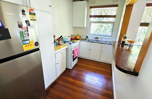 St Kilda West Apartment | Quirky, quiet, tree-nestled apartment in the heart if St Kilda
