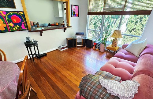 St Kilda West Apartment | Quirky, quiet, tree-nestled apartment in the heart if St Kilda