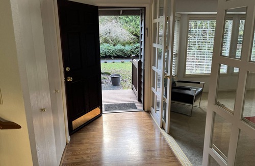 Edmonds House | quite and private near trails and downtown