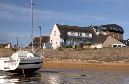 Tregastel Apartment | Résidence Odalys Référence Les Bains by Interhome