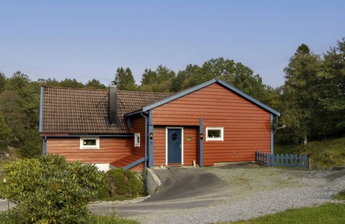 Tysnes House | Rødehuset by Interhome