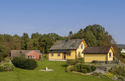 Tysnes House | Rødehuset by Interhome